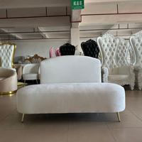Canapé lounge de mariage en velours blanc, chaise longue incurvée moderne, pieds en métal doré pour cérémonie de mariage, hôtel, gala, mobilier de réception