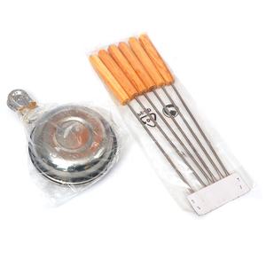 <span class=keywords><strong>Set</strong></span> Panci <span class=keywords><strong>Fondue</strong></span> Enamel Merah dengan 6 Garpu Panjang dan Pembakar untuk Keju dan Cokelat - Product Image 6