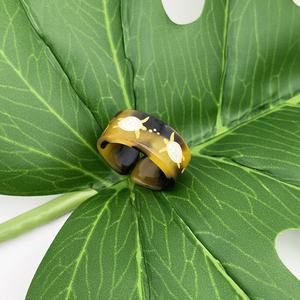 Anillo de concha de tortuga con flores para mujer, sortija estampada, joyería - Product Image 5