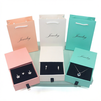 Boîte cadeau pour bijoux sur mesure, emballage en carton rigide avec doublure en éponge, finition mate pour collier, bague, boucles d'oreilles