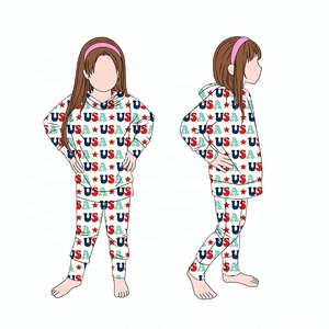 طقم هودي وبنطلون رياضي من قماش تيري البامبو مطبوع عليه حروف يوم 4 يوليو، طقم محايد للأطفال والآباء مكون من قطعتين - Product Image 1