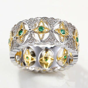 Anello Cocktail Q462 Star in Argento 925 con Smeraldo e Incastonatura Pavé, Taglio Brillante Rotondo, Anello Unisex Elegante per Feste - Product Image 2