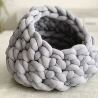 Lit pour chien et chat en fausse fourrure colorée de luxe, de petite taille, rembourré de coton, tissé à la main, style Ins, avec un toucher doux et moelleux