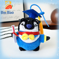 Peluche pingouin de 4 pouces pour la remise des diplômes, avec toque de docteur, diplôme et lunettes, porte-clés, breloque de sac et pendentif pour machine à griffes