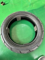إطارات دراجات نارية جديدة بالجملة مقاس 130/90-15 بدون أنبوب داخلي معتمدة من DOT للحمولات الثقيلة، قطع غيار خلفية أصلية مخصصة من المصنع مباشرة