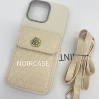 Étui de téléphone femme de haute qualité en gros pour iphone - TPU + PC + PU, conception de porte-cartes, bandoulière, étui de téléphone extérieur