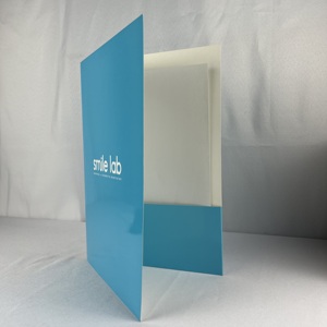 Servicio de impresión OEM <span class=keywords><strong>A2</strong></span> A3 A4 A5 <span class=keywords><strong>A6</strong></span> Carpeta de presentación de cartón blanco azul personalizada Carpeta personalizada con logotipo con bolsillo - Product Image 1