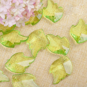 Cuentas acrílicas de hoja de arce, rojas, transparentes, con forma de diamante, para la fabricación de joyas, manualidades DIY, suministros artesanales, venta al por mayor por peso. - Product Image 4
