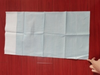 Équipement dentaire pliant jetable de machine de papier de bavoir de protection de preuve de l'eau de bonne qualité