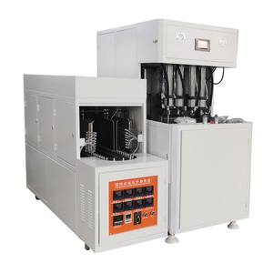 Machine de soufflage automatique de bouteilles PET semi-automatique à 4 cavités à chargement de préformes - Product Image 1