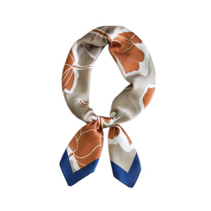 Nuovi Arrivi Genya: <span class=keywords><strong>Bandana</strong></span> Quadrata Stampata 70*70cm in Poliestere, Foulard Decorativo, <span class=keywords><strong>Bandana</strong></span> per <span class=keywords><strong>Capelli</strong></span> da Donna - Product Image 5