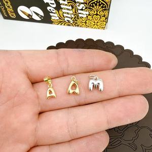 卸売カスタムメイドエナメルレターチャームワードパールビーズ鎖骨チェーンネックレスペンダントネックレス女性用ホリデーギフト - Product Image 4