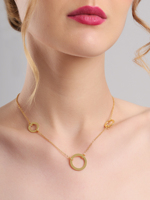Collier à chaîne dorée avec pendentif triple cercle ouvert, bijou minimaliste moderne et élégant pour femme