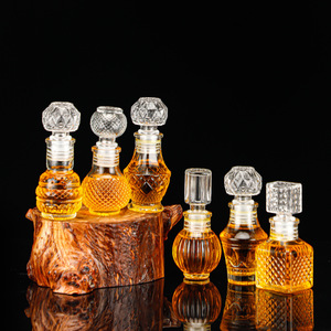 Bouteille à <span class=keywords><strong>whisky</strong></span> miniature personnalisée avec logo, 50 ml, en verre taillé, petite carafe à liqueur pour cadeaux de mariage - Product Image 1