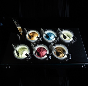 Machine à glaces et gelato professionnelle PRO V6, fabriquée en Chine, avec <span class=keywords><strong>6</strong></span> <span class=keywords><strong>pots</strong></span> cylindriques en acier inoxydable, pour yaourt, lait, fruits et chocolat. - Product Image 6