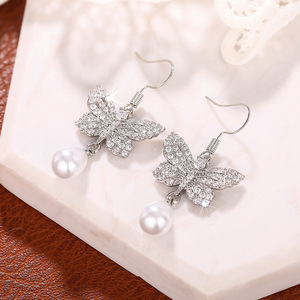 Orecchini a Gancio con Perle Simulate a Forma di Farfalla per Donne, Eleganti Gioielli da Sposa - Product Image 5