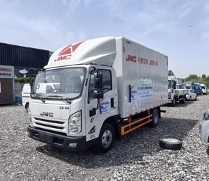 Urban commercial transportation diesel box <b>truck</b> small 4x2 manual <b>transmission</b> old and new condition - Product Image 3