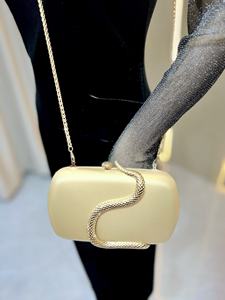 กระเป๋าถือหนัง PU ขนาดเล็ก ปี 2026 กระเป๋าคลัทช์สำหรับงานแต่งงาน งานกลางคืน สายสะพายโซ่ กระเป๋าสะพายไหล่ลำลอง กระเป๋าถือแบบสะพายข้างสำหรับผู้หญิง กระเป๋าถือแบบกระดุมลายงู - Product Image 3