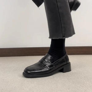 Women's Retro British Style Chunky <b>Heel</b> Leather Shoes <b>Round</b> <b>Toe</b> Work Shoes Versatile Mid <b>Heel</b> Career Pumps - Product Image 5