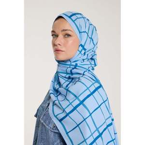 Pañuelo Estampado Azul Bebé de Tono Puro, Ligero y Transpirable, con Patrón Cuadrado, Estilo Fiesta para Mujer - Product Image 4