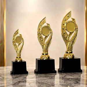 Trofeo Decorativo de Madera con Grabado y Diseño Moderno para Campeones Deportivos, Ganadores Escolares y Premios de Excelencia Empresarial - Product Image 1