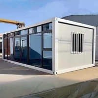 Maison conteneur préfabriquée démontable avec escalier extérieur en panneaux sandwich