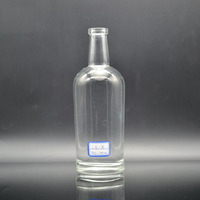 Alibaba botellas de vidrio claro de fondo grueso flint botella de 700ml botella de vidrio vacía para whisky licor 500ml con tapa