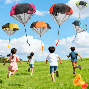 Nouveauté : Mini-soldat <span class=keywords><strong>parachutiste</strong></span> à <span class=keywords><strong>lancer</strong></span> à la main, <span class=keywords><strong>jouet</strong></span> de jeu de parachute volant en plastique pour enfants, pour l'extérieur - Product Image 3