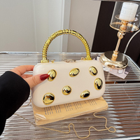 Nouvelle collection 2026 : Pochette de soirée rigide pour femme, couleur bonbon, tendance, décontractée, avec poignée supérieure, petit sac à main pour mariage et fête, avec chaîne