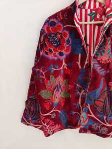 เสื้อแจ็คเก็ตกำมะหยี่พิมพ์ลายดอกไม้สีแดงเลือดหมู เสื้อคลุมกำมะหยี่สำหรับดื่มชาตอนเช้า เสื้อคลุมกำมะหยี่สำหรับเพื่อนเจ้าสาว เสื้อคลุมกำมะหยี่ผ้าฝ้ายสำหรับผู้หญิง เสื้อแจ็คเก็ตกำมะหยี่สำหรับเจ้าสาว - Product Image 1