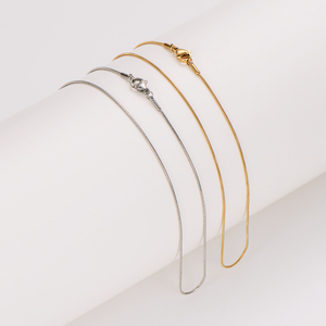 Venta al por mayor, joyería de acero inoxidable que no se deslustra, collar de cadena de hueso de serpiente redondo muy fino chapado en oro de 1mm - Product Image 3