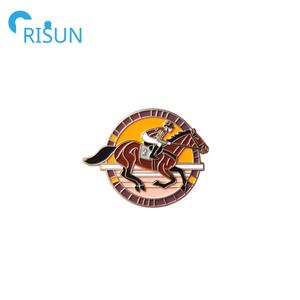Fabrication d'épingles <span class=keywords><strong>de</strong></span> <span class=keywords><strong>course</strong></span> <span class=keywords><strong>de</strong></span> <span class=keywords><strong>chevaux</strong></span> en émail Broche pour chapeau <span class=keywords><strong>de</strong></span> cheval et <span class=keywords><strong>de</strong></span> jockey et épinglette d'équitation Badge d'épingle <span class=keywords><strong>de</strong></span> <span class=keywords><strong>course</strong></span> <span class=keywords><strong>de</strong></span> <span class=keywords><strong>chevaux</strong></span> personnalisé - Product Image 6