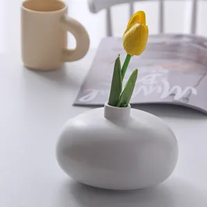 Basit üç parçalı İskandinav sözleşmeli kurutulmuş çiçek ev dekorasyon aksesuarları tomurcuk seramik vazo