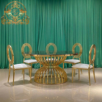 Mesa Ovalada Elegante y Moderna de Lujo para Comedor de Hotel, Banquetes de Boda, con Patas Doradas, Tapa de Cristal Espejo y Estructura de Acero Inoxidable