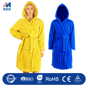 Accappatoio Lungo in Morbido Pile Corallo per Donna, Caldo e Confortevole per l'Inverno - Product Image 1