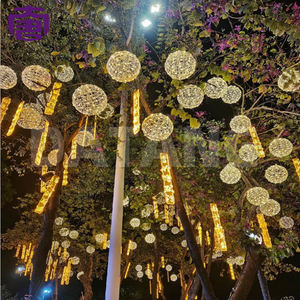 Boule lumineuse de Noël LED en plastique de 30 cm, style tendance, étanche, pour décoration suspendue d'arbre, utilisation intérieure, indice de protection IP65, à intensité variable - Product Image 1