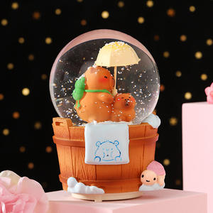 Creativa Scatola Musicale Luminosa a Forma di Capibara con Sfera di Cristallo, Simpatica Bambola Cartoon, Luce Notturna, Regalo - Product Image 3