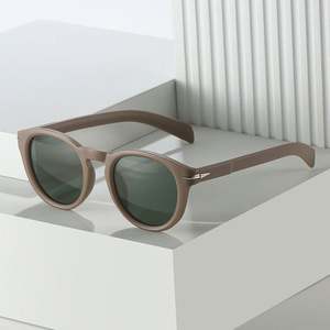 Gafas de Sol Redondas Polarizadas TAC con Logotipo Personalizado, Diseño Retro Azul Verde para Mujer, con Remaches, Protección UV400, para Hombre - Product Image 3