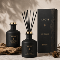 Arovi - Ensemble diffuseur de parfum noir de luxe 250 ml, parfum d'ambiance cèdre et santal, flacon mat avec bouchon doré, coffret cadeau personnalisé et parfum