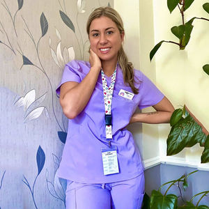 Med Couture Ensemble de gommage à col en V à 3 poches Collection 2023 Poche de poitrine en tissu tissé et poches frontales passepoilées - Product Image 2