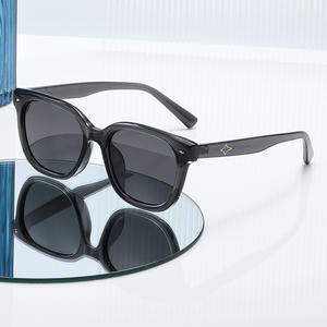 Gafas de sol polarizadas con montura cuadrada Ks-3865 para mujer, montura de metal negro, lentes TAC, protección UV400, estilo para exteriores - Product Image 4