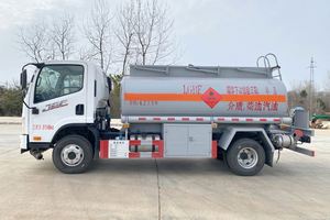 Nuevo Camión Cisterna de Combustible 4x2 de Fábricas Chinas al por Mayor, 6 Metros Cúbicos, 6000L, 155HP, Vehículo de Transporte de Líquidos Inflamables - Product Image 3