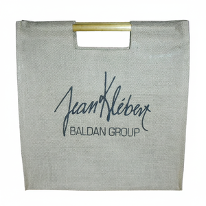 กระเป๋านักช้อปขนาดใหญ่ที่มีด้ามจับไม้ไผ่ตรงมีโลโก้หนึ่งสีพิมพ์ปอกระเจาลามิเนตถุงโปรโมชั่นสำหรับร้านค้าตลาด - Product Image 1