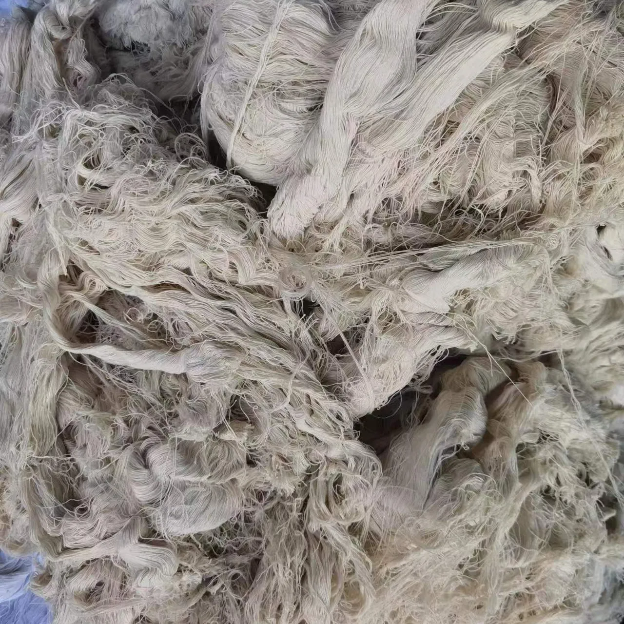 産業、船などで使用される白い布の端が付いている綿糸