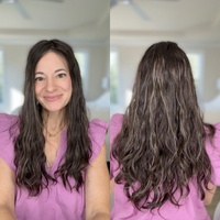 Fournisseur de premier plan : Perruque toupet européenne, design 1b noir avec mèches, cheveux vierges bruts tissés, base en soie, closure et toppers, ondulation naturelle, aspect cuir chevelu