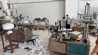 Ligne de production entièrement automatique pour le remplissage électrique de liquides, le capsulage et l'étiquetage de vernis à ongles, colle 502 et gel, haute capacité