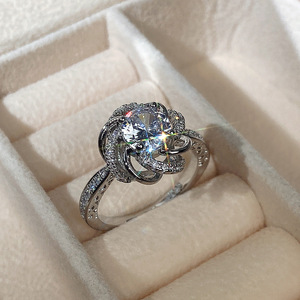 Anello in Cristallo a Forma di Bocciolo di Rosa per Donne, Anello Minimalista Elegante alla Moda, Accessorio per Uso Quotidiano e Feste - Product Image 4