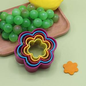 Découpez vos fruits avec des emporte-pièces écologiques miniatures en forme de cœur, d'étoile, de <span class=keywords><strong>cercle</strong></span> et de carré – Outils de pâtisserie pour façonner vos propres créations. - Product Image 3