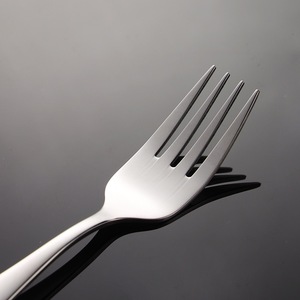 Juego <span class=keywords><strong>de</strong></span> 3 Piezas <span class=keywords><strong>de</strong></span> Vajilla Infantil con Grabado <span class=keywords><strong>de</strong></span> Dinosaurios, Acero Inoxidable 304, Cuchillo, Tenedor y Cuchara Seguros <span class=keywords><strong>para</strong></span> Niños Pequeños - Product Image 5