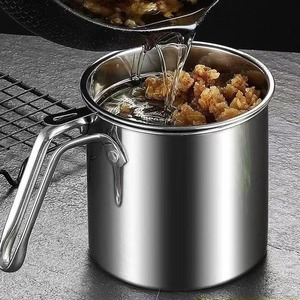 เหยือกกรองน้ำมันสแตนเลสพร้อมฝาปิด ฝาโลหะรูปทรงกระบอก ทนทานสำหรับใช้ในครัวเรือน - Product Image 3